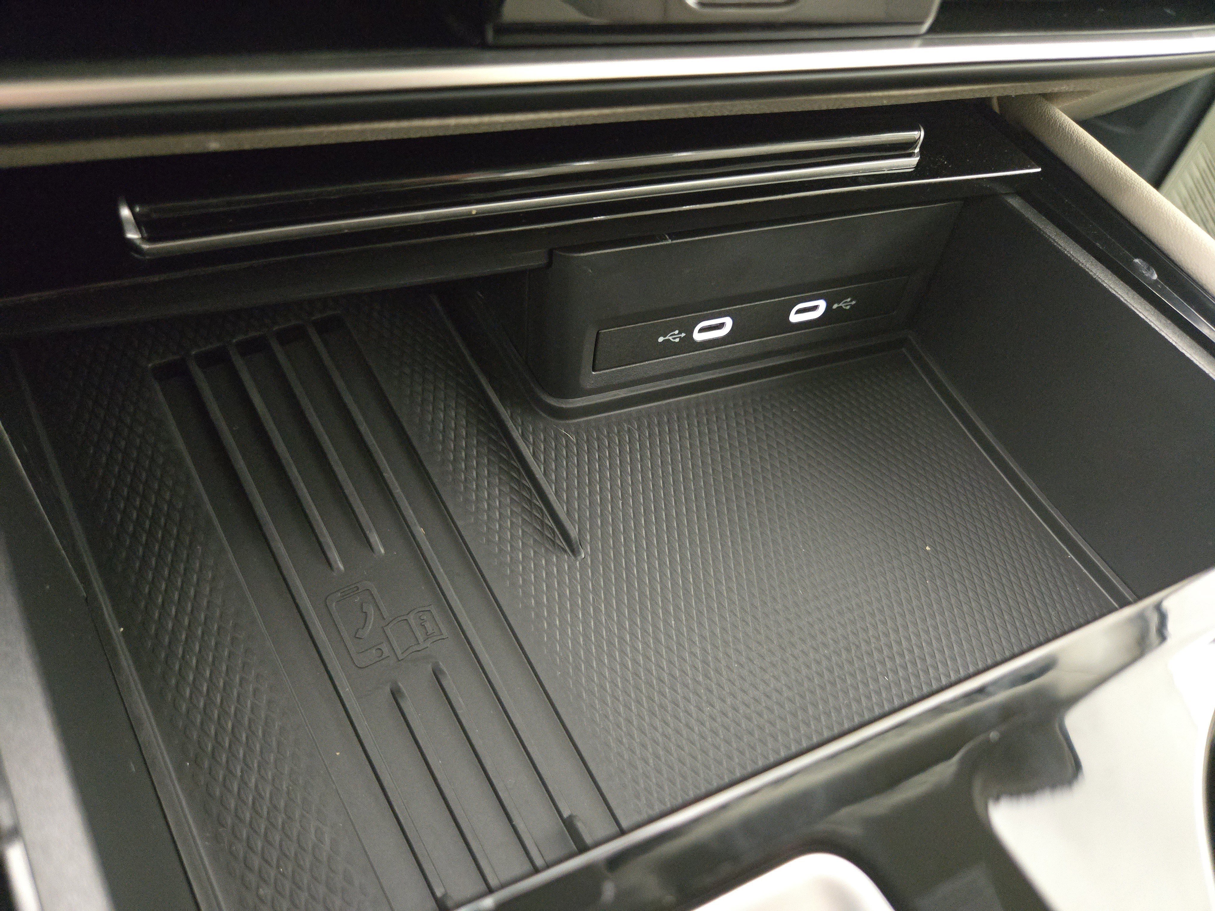 Used 2025 Volkswagen Atlas SE image 27