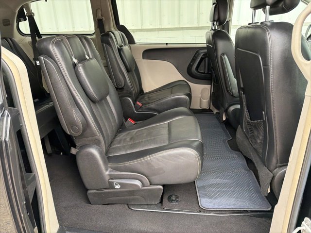 Used 2012 Chrysler Town & Country Touring-L w/ Driver Convenience Group image 24