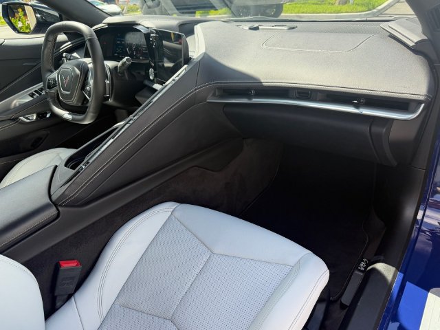 Used 2025 Chevrolet Corvette Z06 RWD image 13