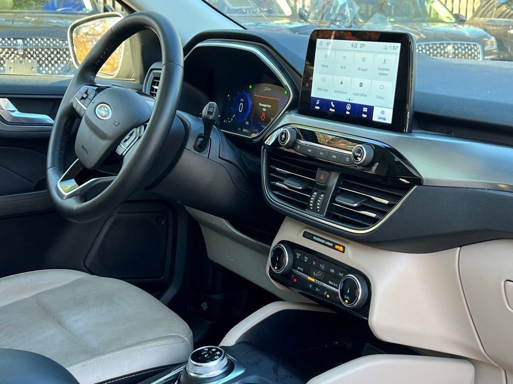 Used 2022 Ford Escape Titanium w/ Class II Trailer Tow Package image 10