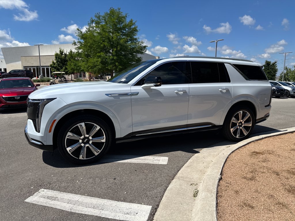 Certified 2026 Cadillac Escalade IQL Luxury AWD/4WD image 4