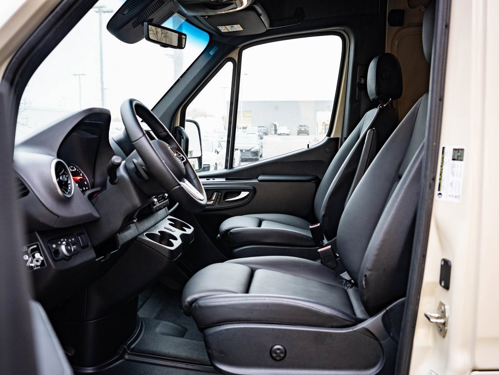 Used 2024 Mercedes-Benz Sprinter 2500 image 20