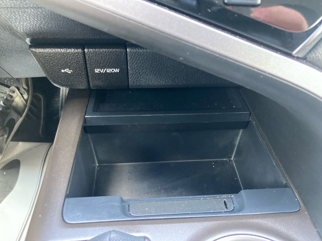 Used 2023 Toyota Camry SE image 19