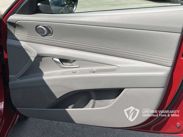 Certified 2025 Hyundai Elantra SEL FWD image 28