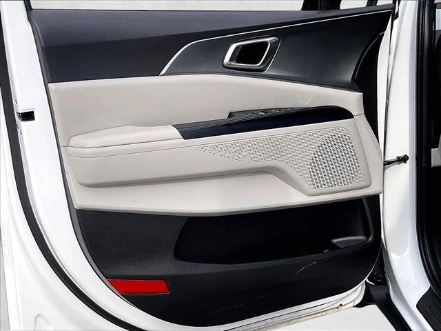 Used 2024 Kia Carnival LX FWD image 18