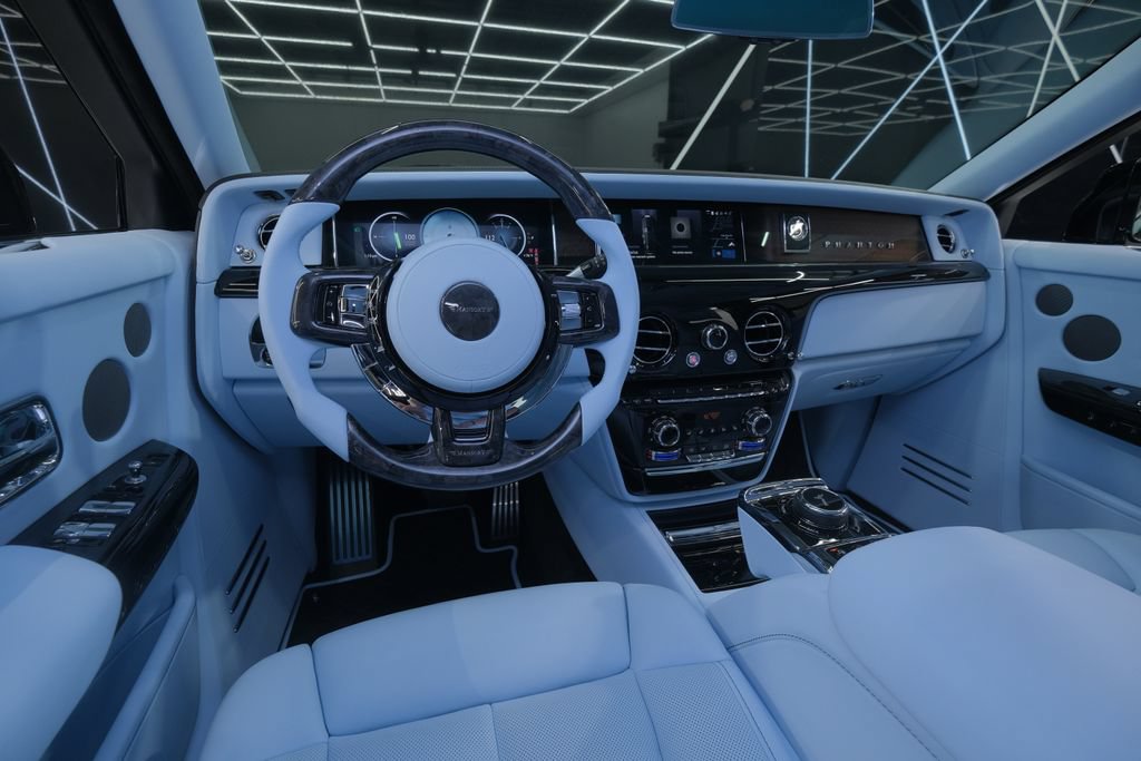 Used 2026 Rolls-Royce Phantom Sedan RWD image 80