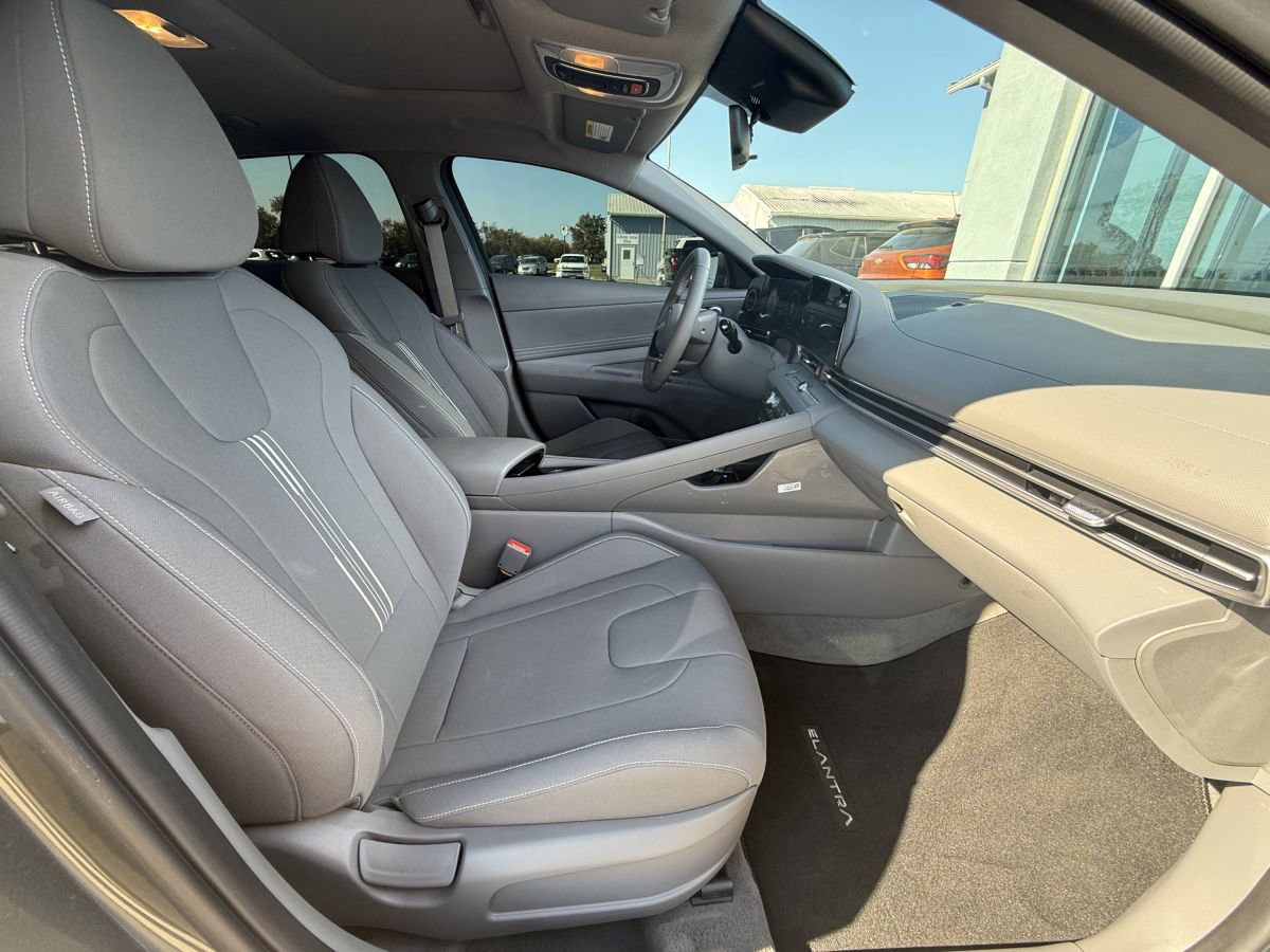 Used 2024 Hyundai Elantra SEL w/ Convenience Package image 15