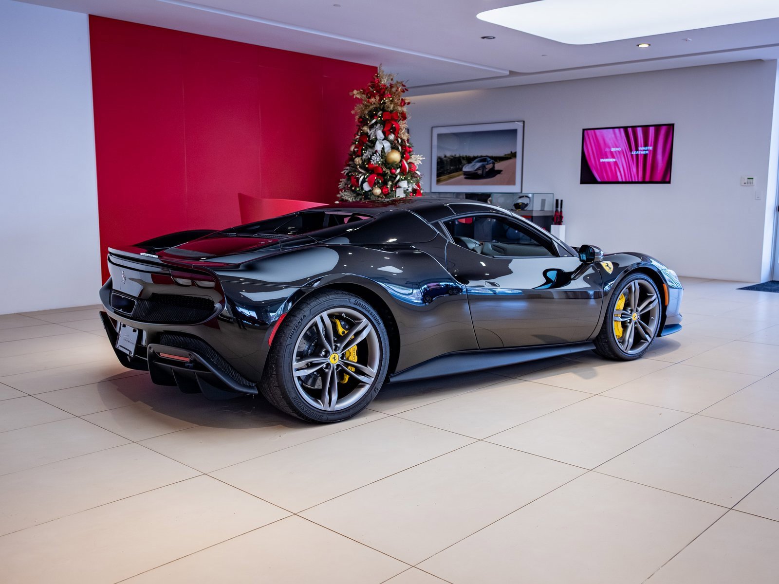 Used 2025 Ferrari 296 GTS image 31