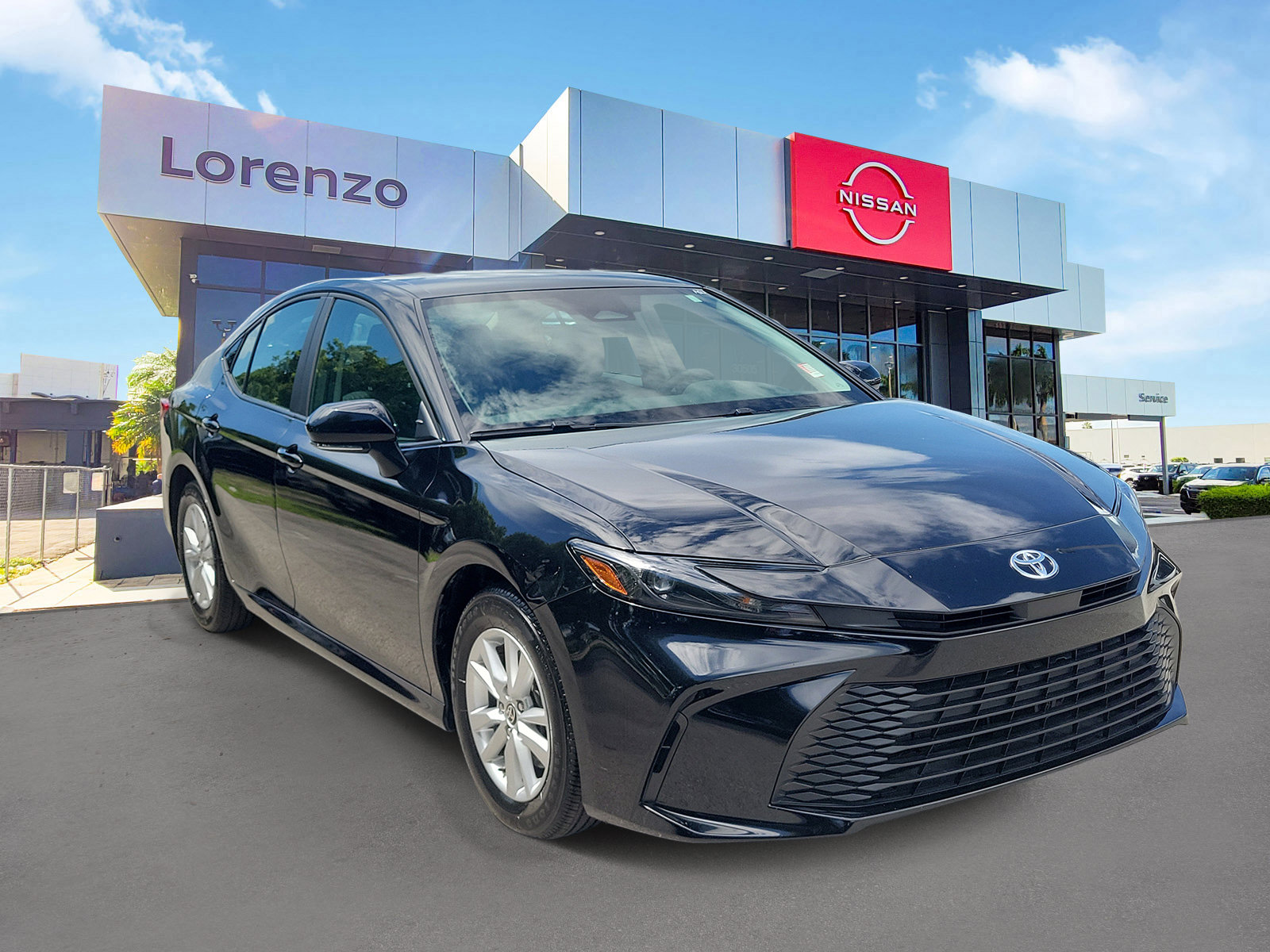Used 2025 Toyota Camry LE FWD image 3