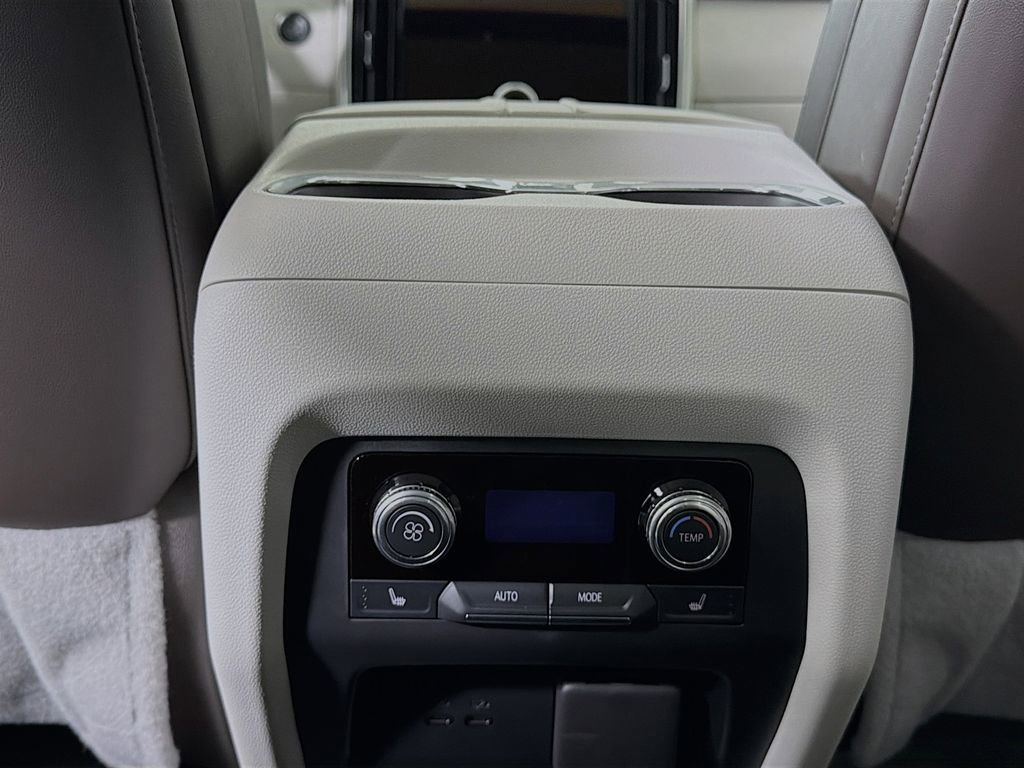 Used 2024 GMC Acadia Denali w/ Super Cruise Package image 26