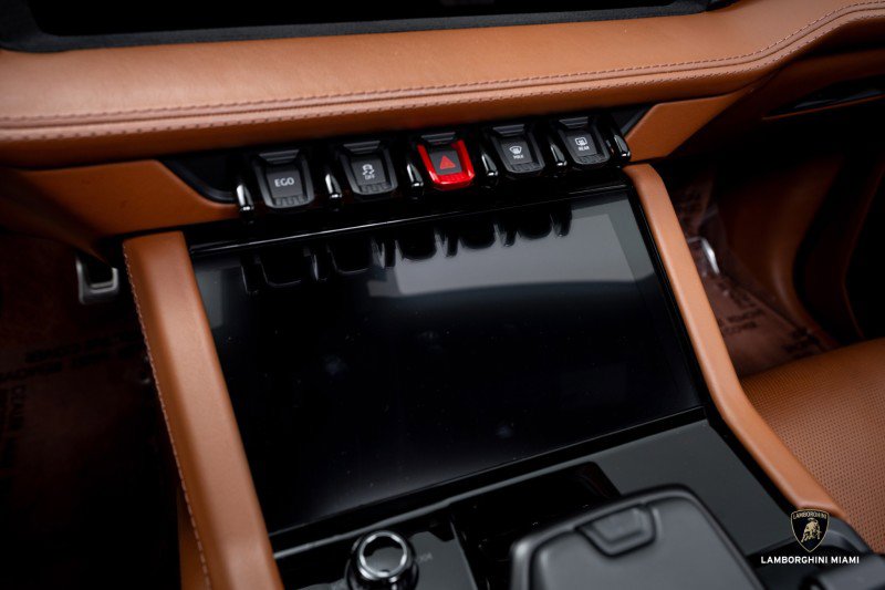 Used 2025 Lamborghini Urus SE image 26