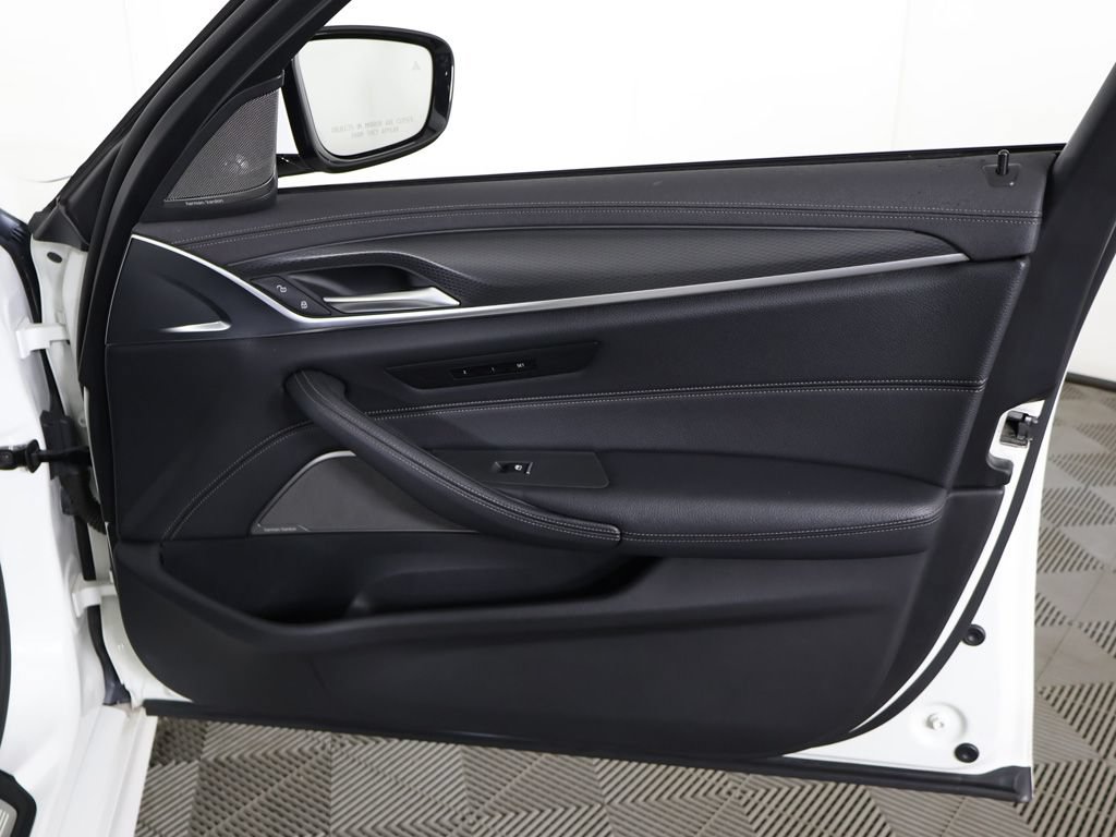 Used 2023 BMW M550i xDrive w/ Executive Package AWD/4WD image 28