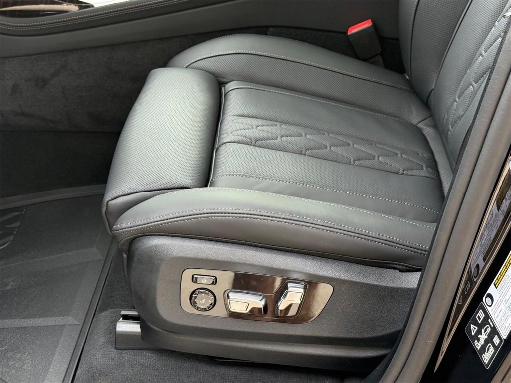 New 2026 BMW X7 M60i image 18