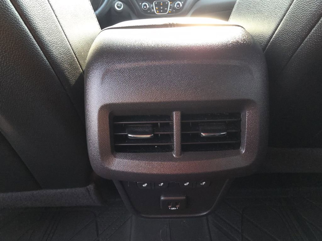 Used 2024 Chevrolet Equinox Premier image 31