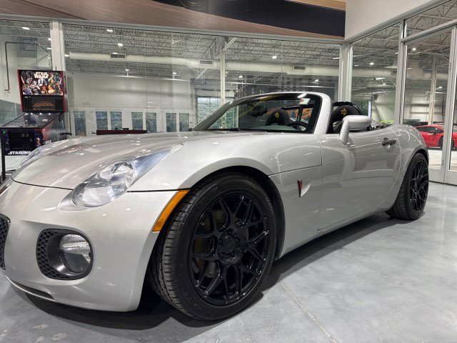 Used 2009 Pontiac Solstice GXP w/ Premium Package RWD image 24