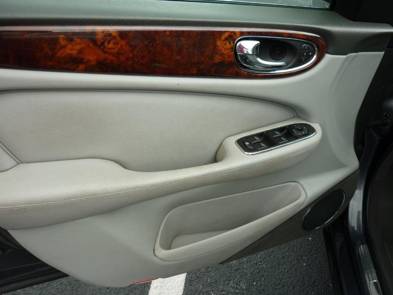 Used 2004 Jaguar XJ8 RWD image 13