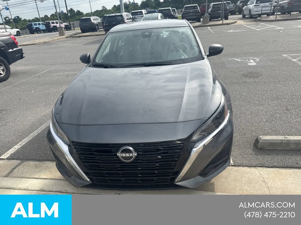 Used 2025 Nissan Altima 2.5 SV FWD image 3