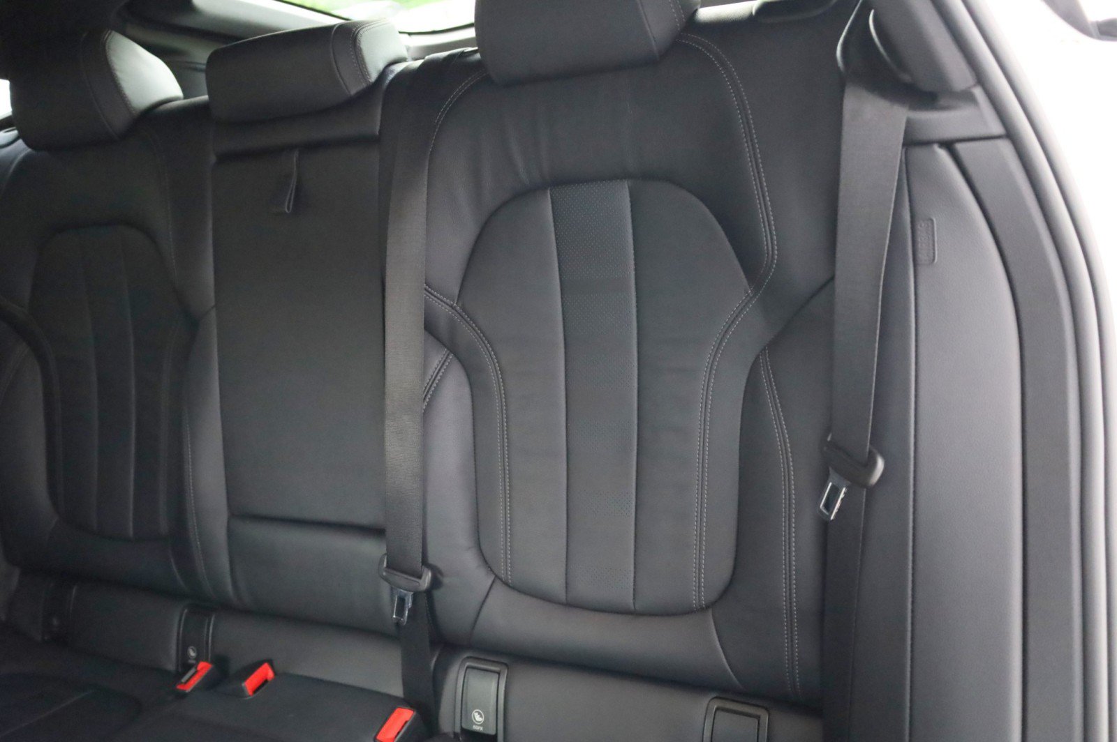 Used 2020 BMW X6 xDrive40i w/ M Sport Package AWD/4WD image 30