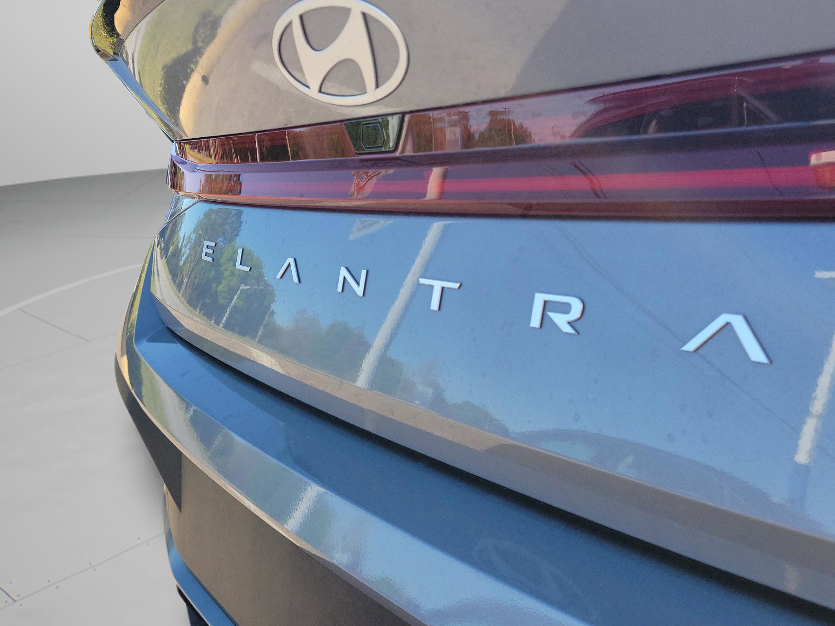 Used 2025 Hyundai Elantra SEL image 6