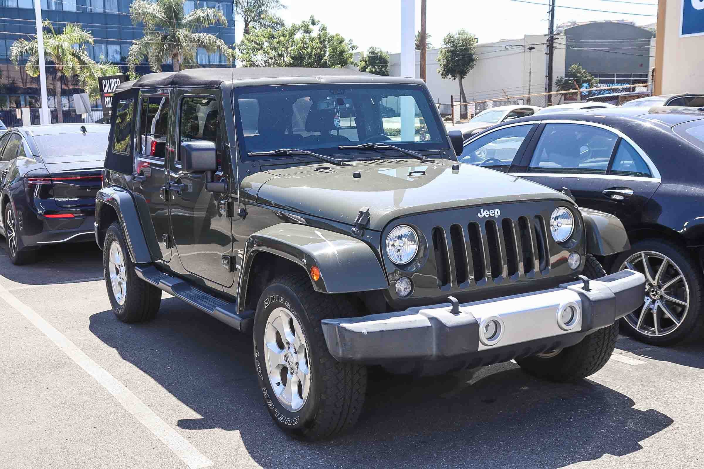 Used 2015 Jeep Wrangler Unlimited Sahara w/ Connectivity Group image 3