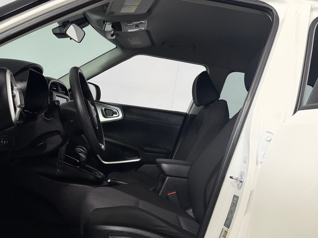 Used 2025 Kia Soul LX FWD image 23