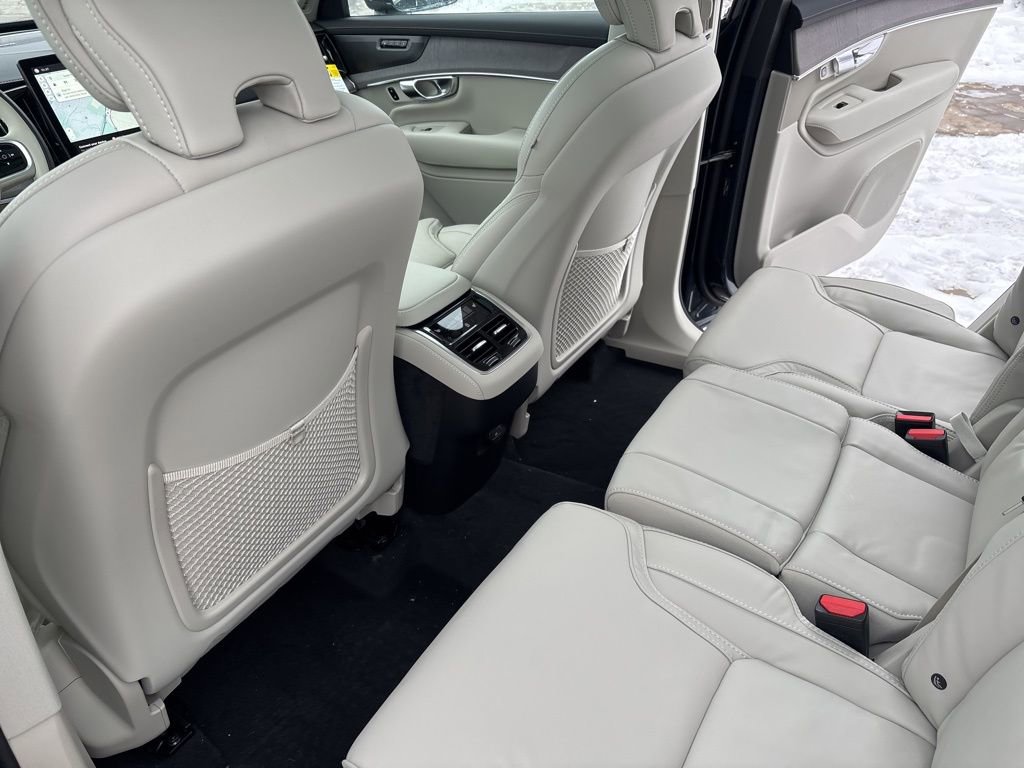 New 2026 Volvo XC90 B6 Ultra w/ Protection Package image 35