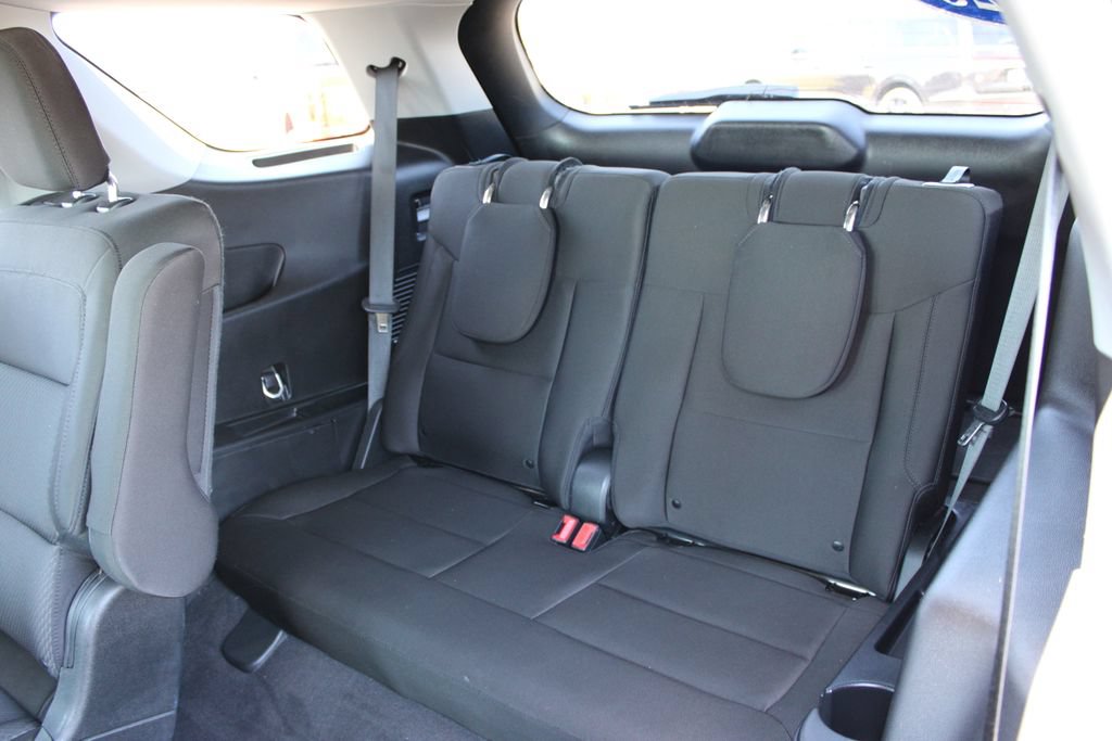 Used 2023 Ford Explorer XLT AWD/4WD image 27