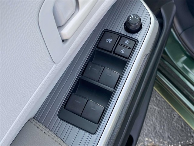 Used 2025 Toyota Sienna LE image 17