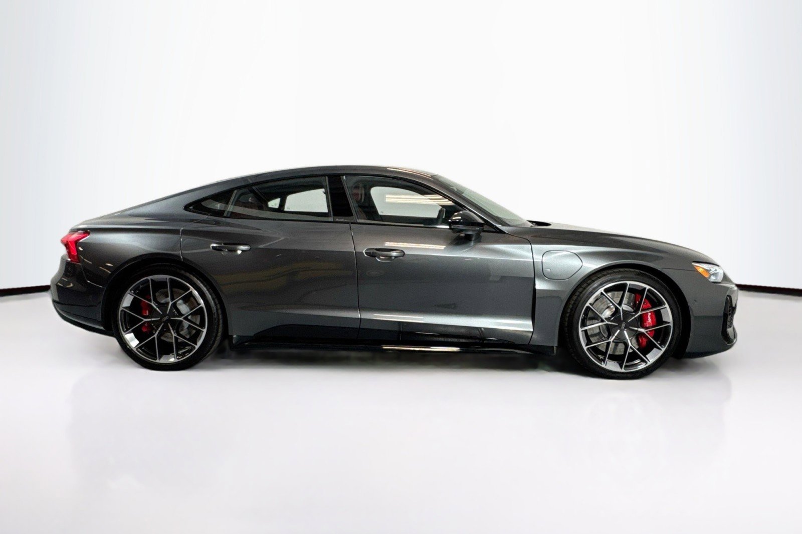 Used 2025 Audi RS e-tron GT performance w/ 21" Wheel Package AWD/4WD image 4