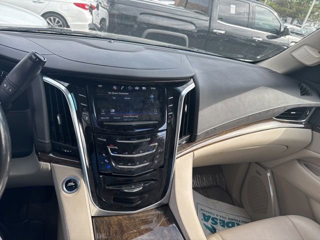 Used 2018 Cadillac Escalade Premium Luxury AWD/4WD image 14