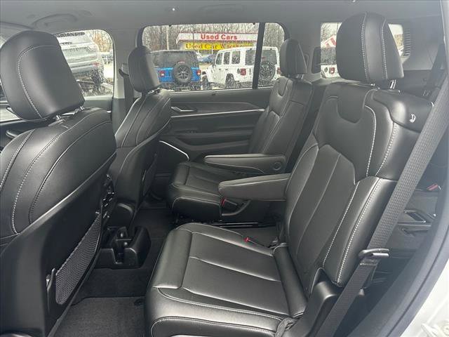 Used 2024 Jeep Grand Cherokee L Limited w/ Luxury Tech Group II image 23