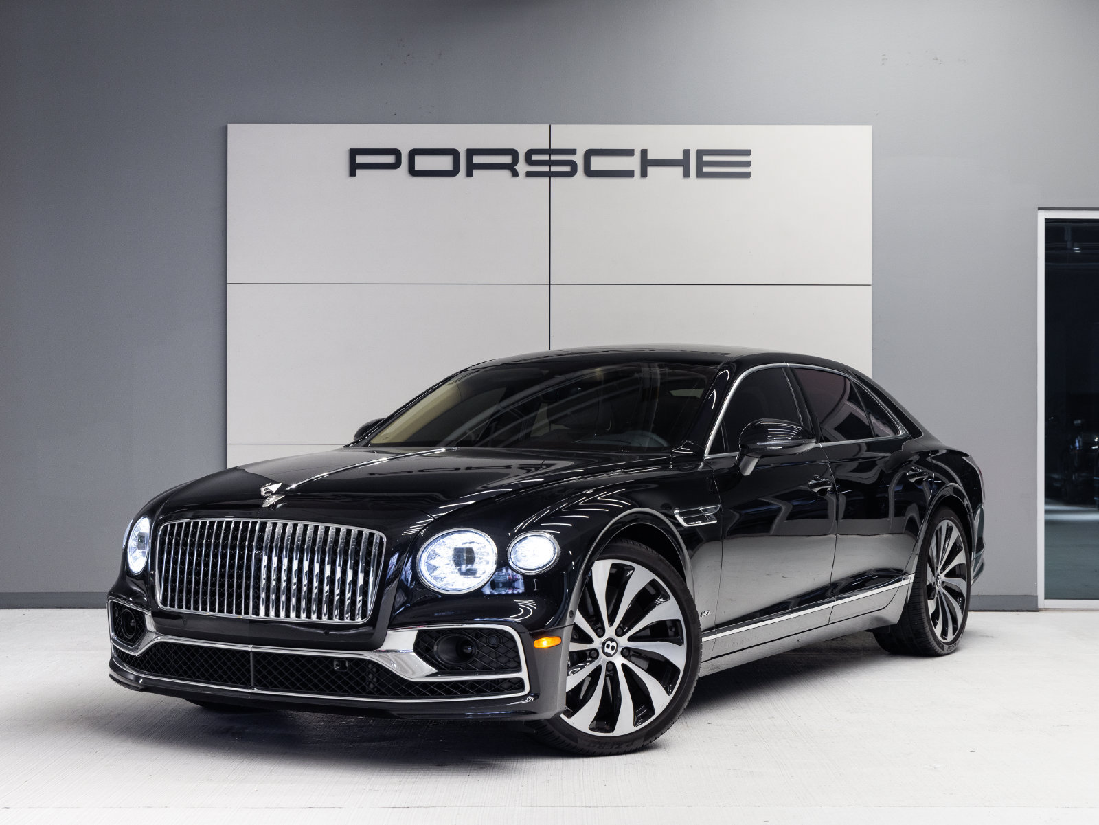 Used 2022 Bentley Flying Spur V8