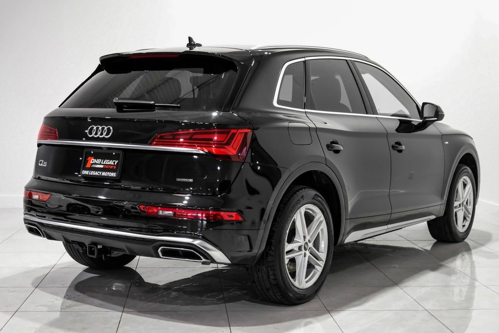 Used 2024 Audi Q5 e Prestige w/ Prestige Package image 4