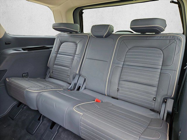Used 2021 Lincoln Navigator Black Label w/ Cargo Convenience Package AWD/4WD image 21