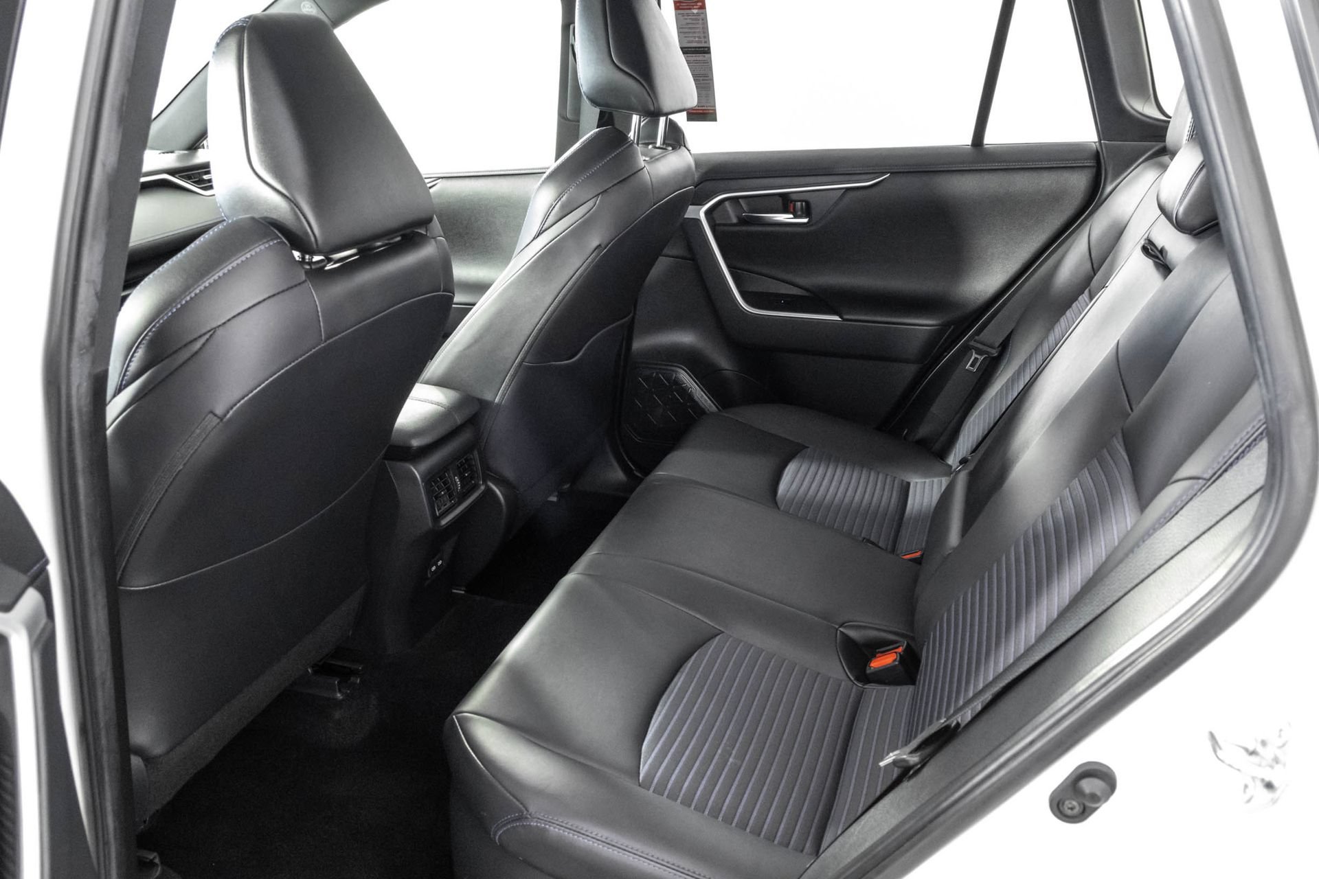 Used 2022 Toyota RAV4 XSE w/ XSE Grade Weather Package AWD/4WD image 35