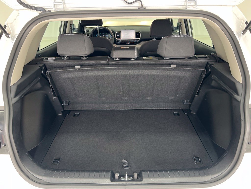Used 2025 Hyundai Venue SEL FWD image 24