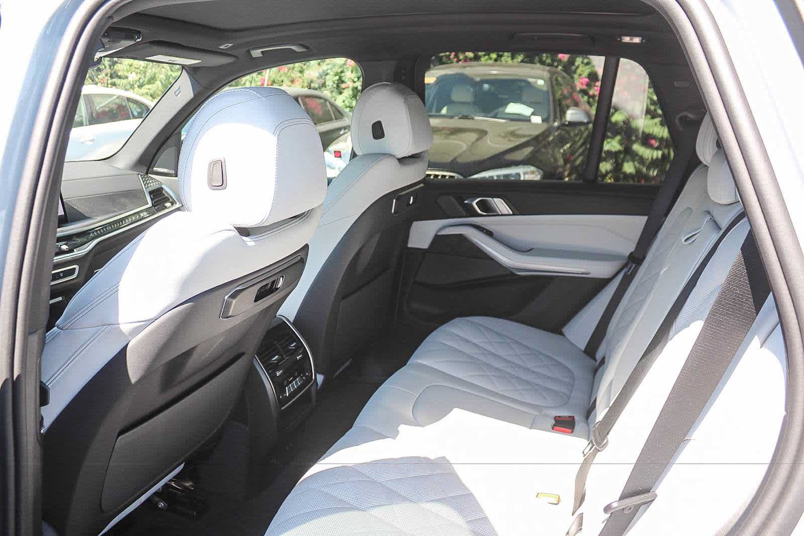 Used 2025 BMW X5 sDrive40i w/ M Sport Package RWD image 17