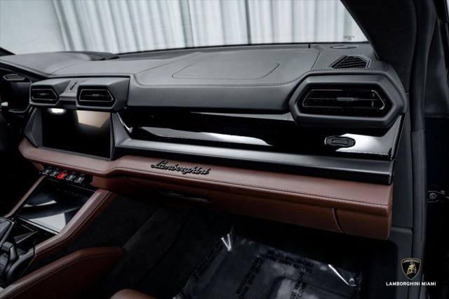 Used 2025 Lamborghini Urus SE image 42