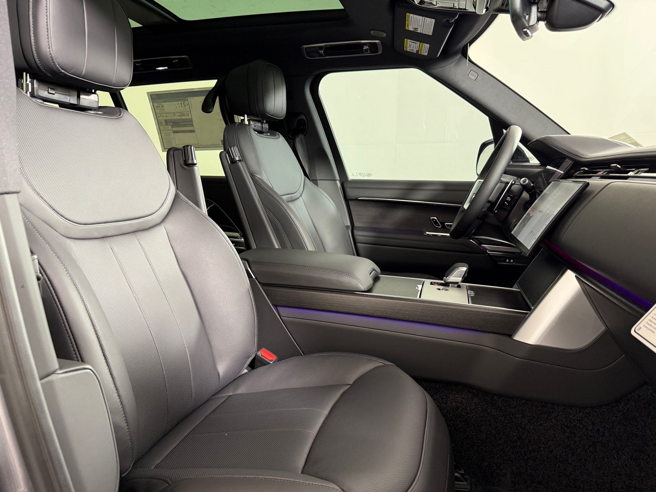 New 2026 Land Rover Range Rover Long Wheelbase SE AWD/4WD image 26