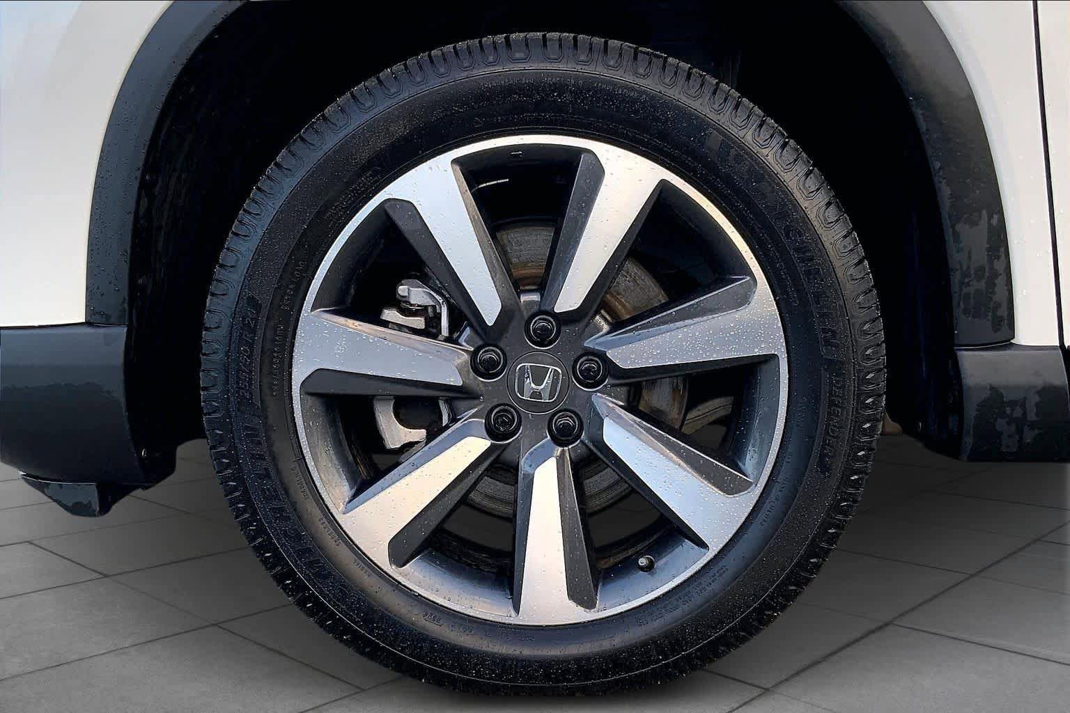 Used 2023 Honda Pilot Touring image 11