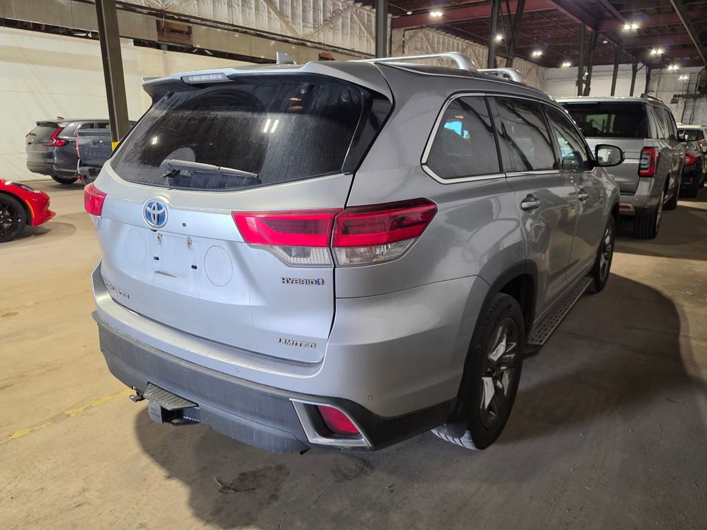 Used 2017 Toyota Highlander Limited Platinum AWD/4WD image 2