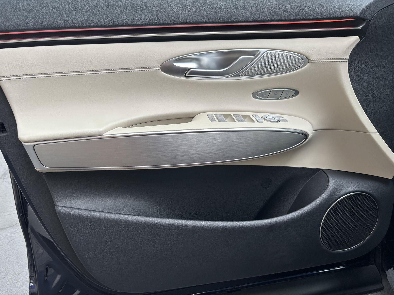 New 2026 Genesis GV70 2.5T Select AWD/4WD image 11