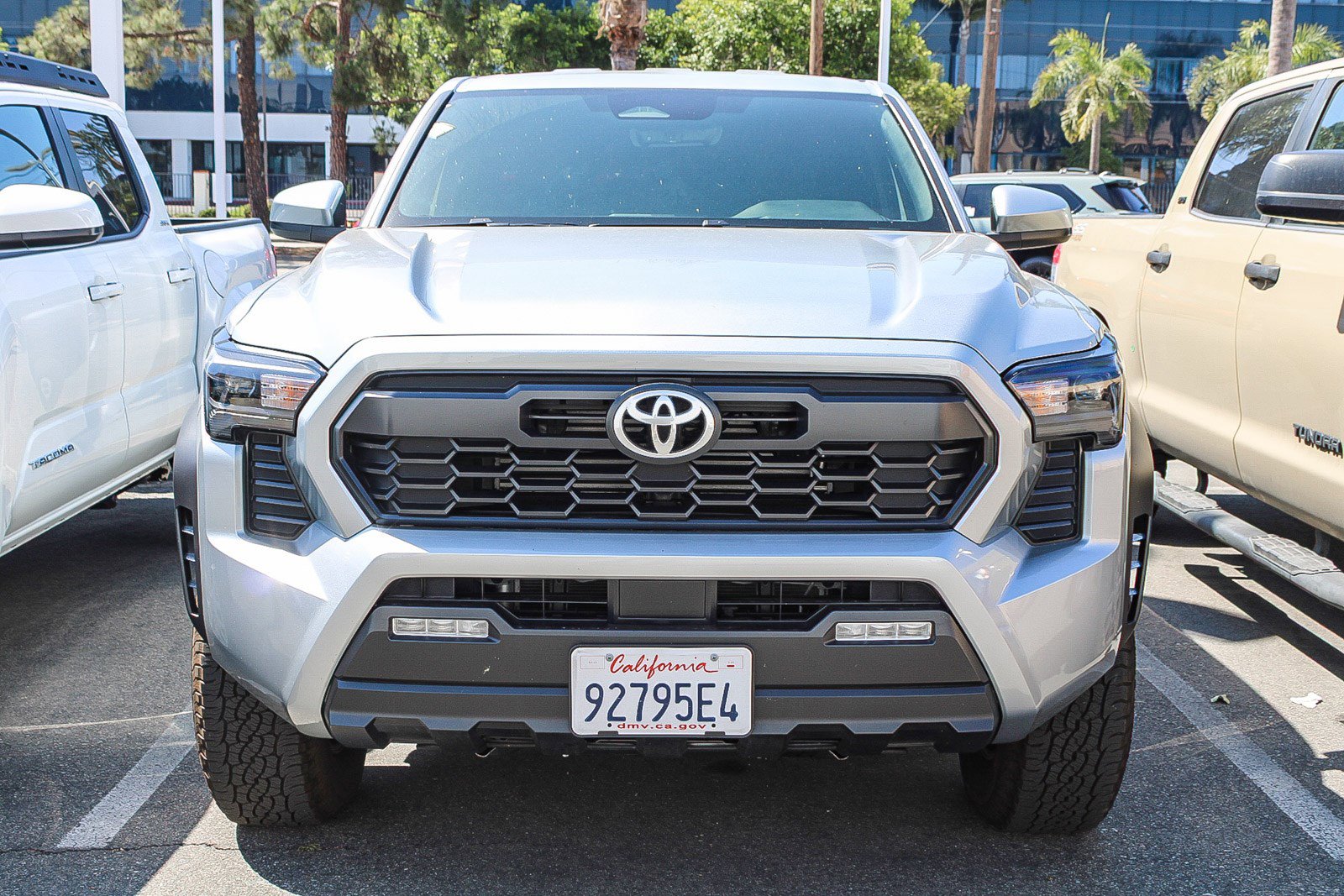 Used 2025 Toyota Tacoma TRD Off-Road image 2