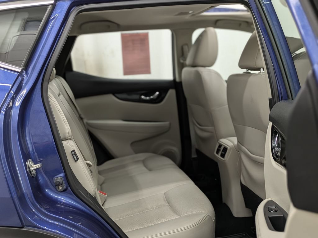 Used 2021 Nissan Rogue Sport SV AWD/4WD image 23