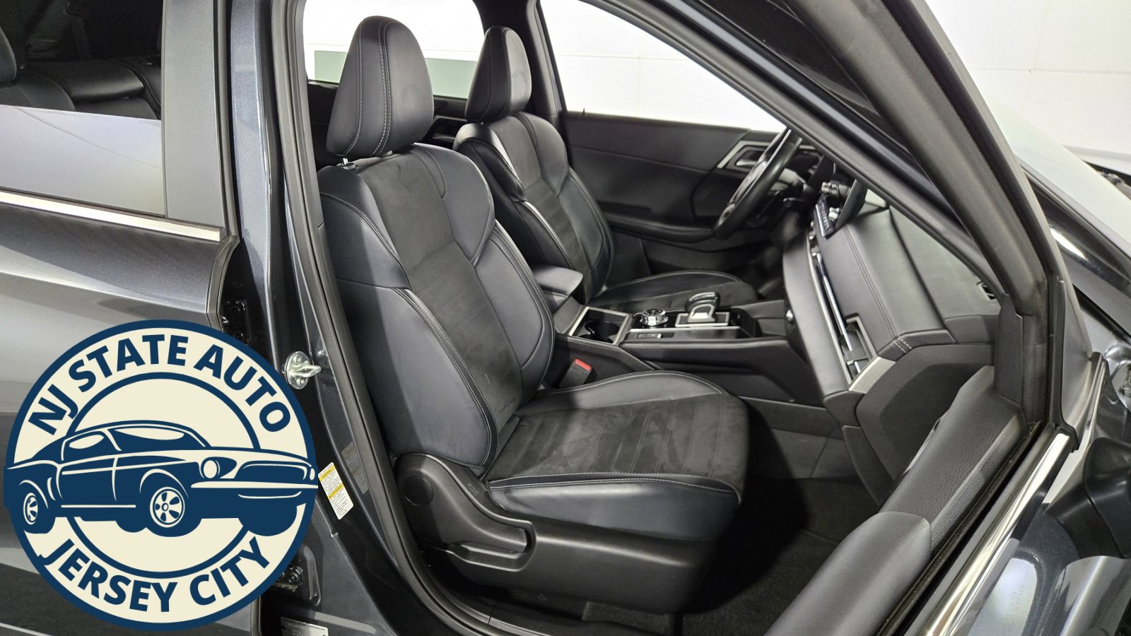 Used 2024 Mitsubishi Outlander SE image 32