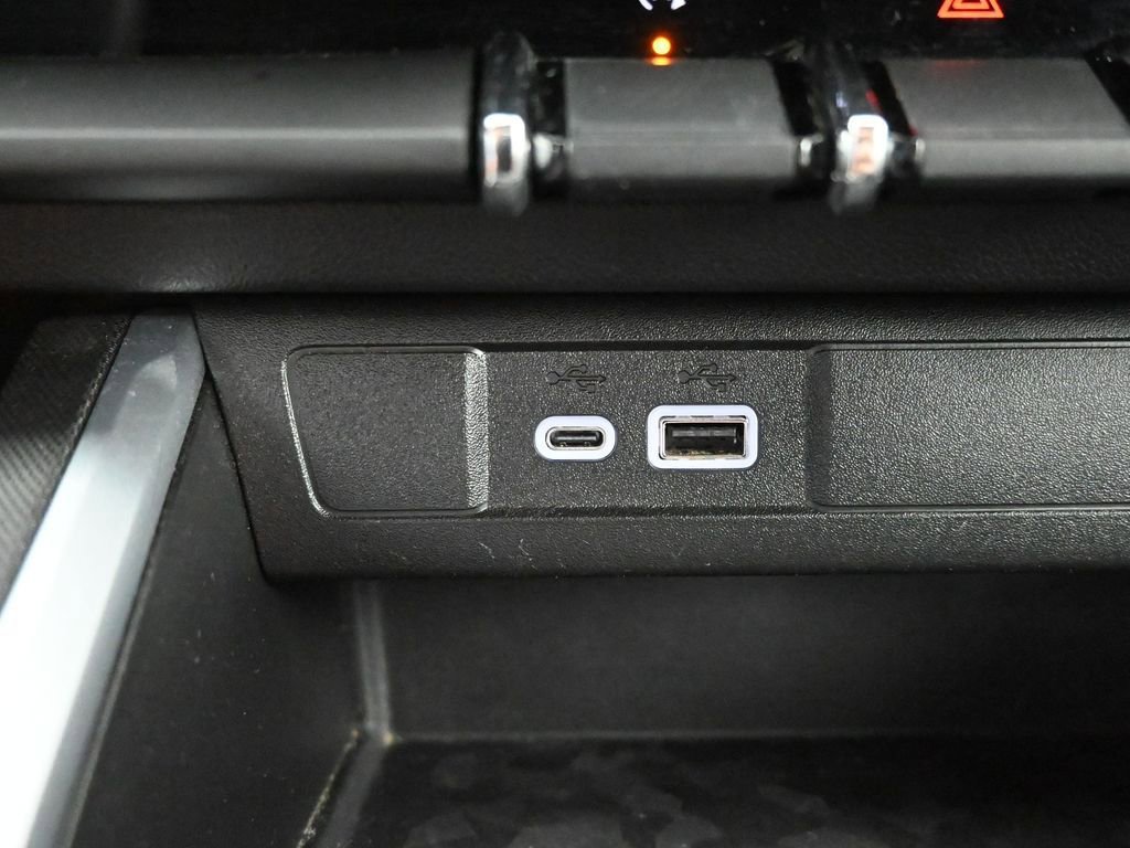 Used 2024 Chevrolet Colorado Trail Boss w/ Technology Package image 32