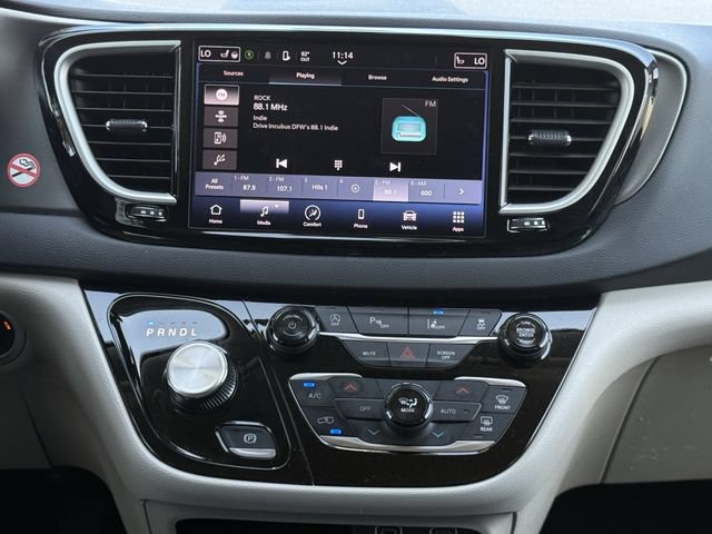 Used 2024 Chrysler Pacifica Touring-L FWD image 16