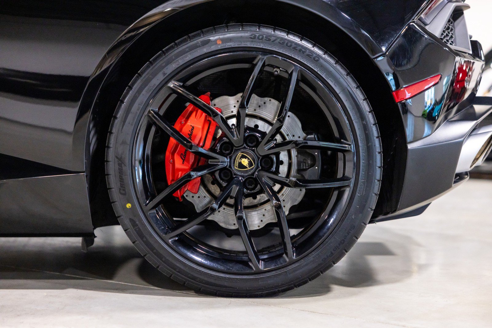 Used 2017 Lamborghini Huracan LP 580-2 RWD image 17