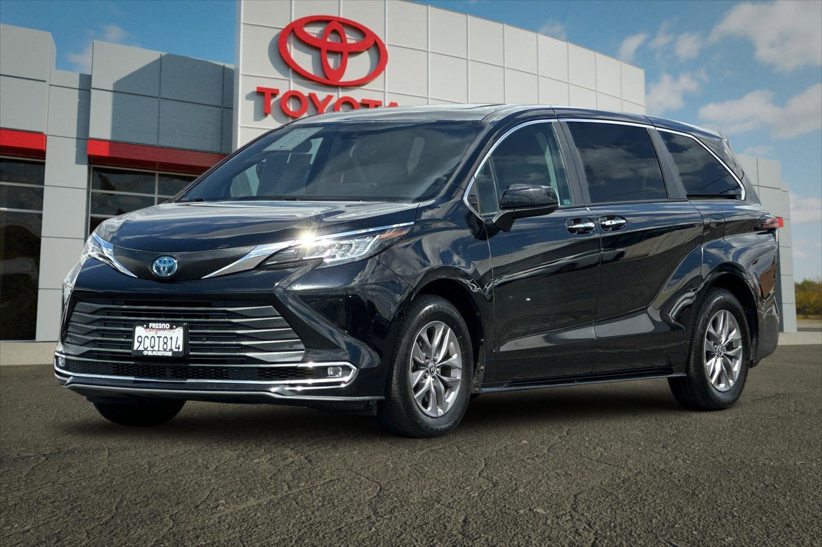 Certified 2022 Toyota Sienna XLE AWD/4WD image 7