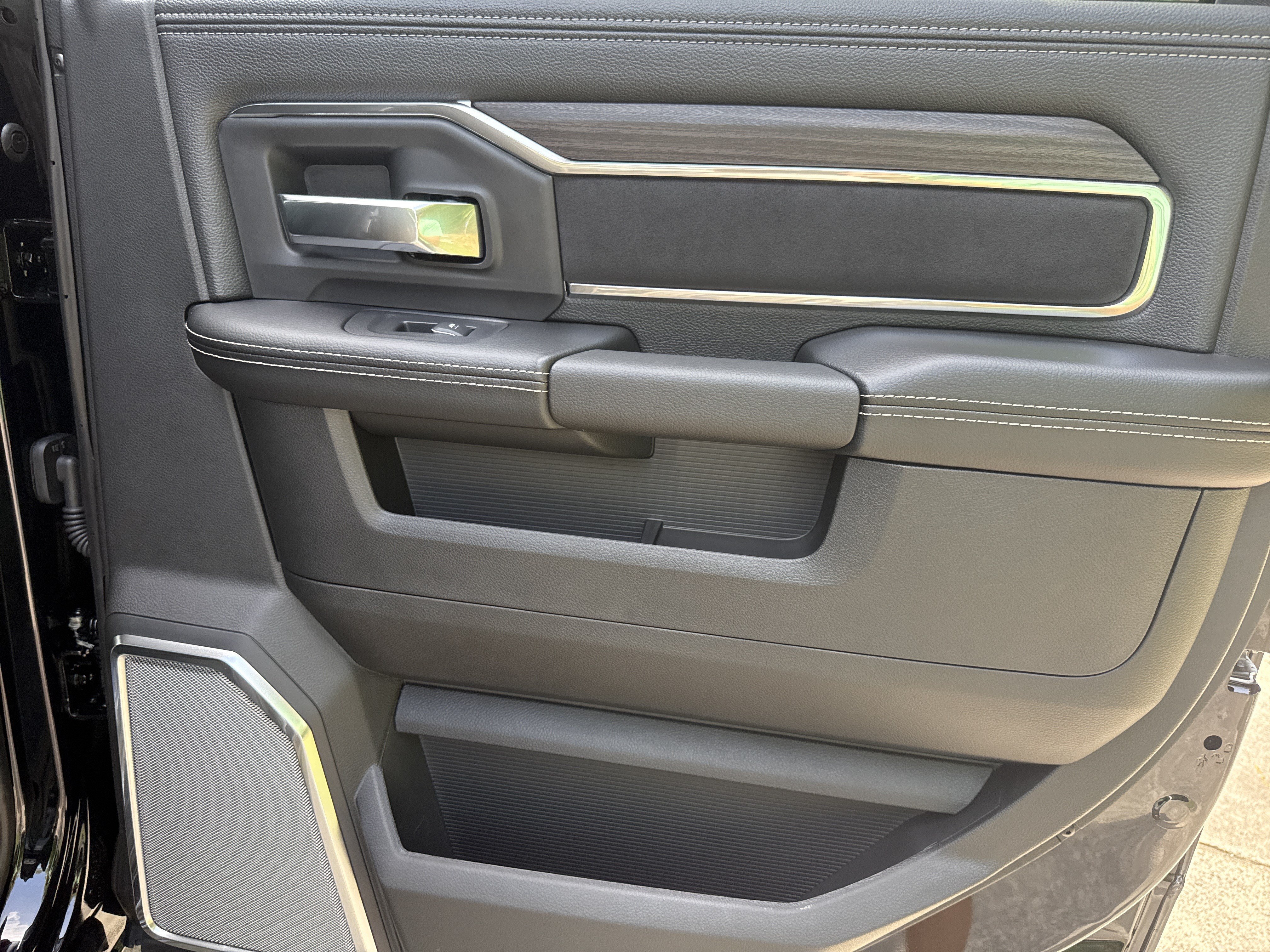New 2026 RAM 5500 4x4 Crew Cab w/ Laramie Trim Package image 18